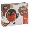 Háčkovací sada – roztomilý ptáček červenka, kreativní set pro výrobu háčkovaného ptáčka 10 × 8,2 cm z www.majjam.cz