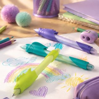 Novinka v Majjam 💜 Někdy stačí správné pero… a psaní přestane být boj. Vamberk i e-shop 👉 www.majjam.cz 👉 ergonomická pera...