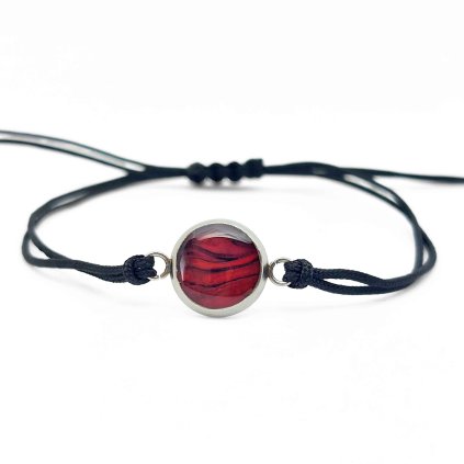 červený minimalistický náramek