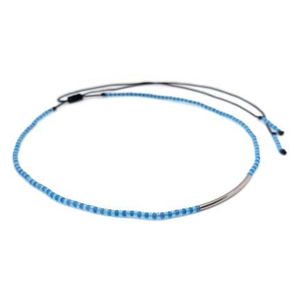 tenký modrý korálkový náhrdelník s trubičkou