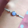 02 ručně vyrobený tenký modrý náramek