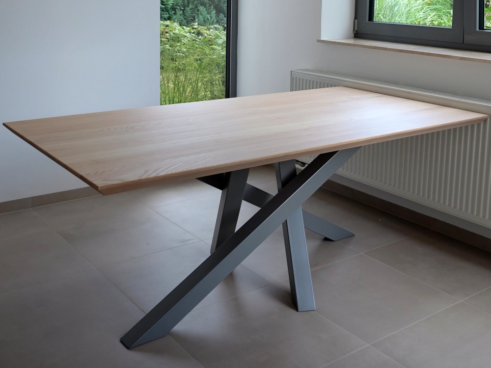 Rozdíly mezi dubovým a jasanovým dřevem a které dřevo pro výrobu stolu zvolit