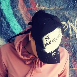 Jako fakt jsem měla úplně jinou představu o designu kšiltovky🤣, ale když už jsem ji po 4té předělávala, tak jsem ji potom...