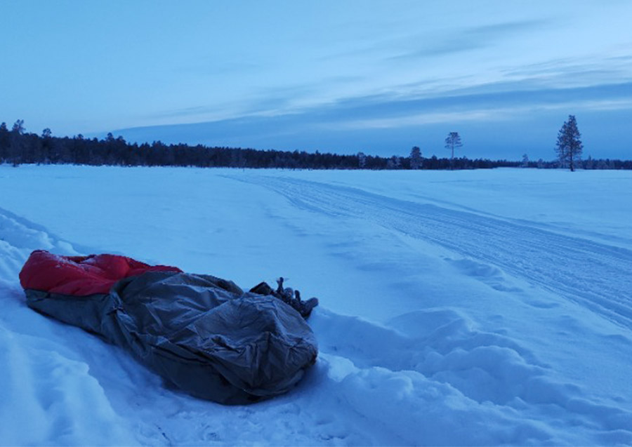 Test spacího pytle Glacier 1000 od Mountain Equipment v mrazivém Finsku