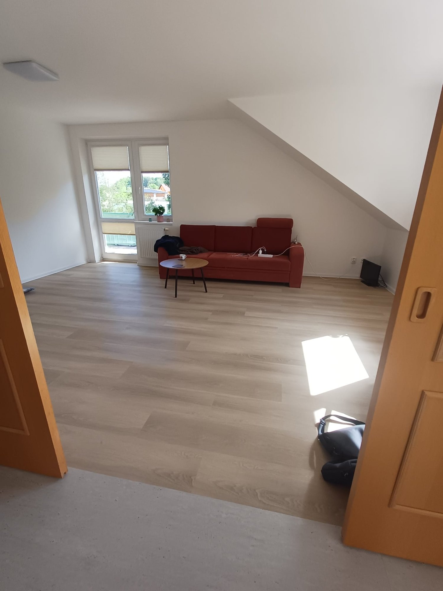 Osobní projekt: Pokládka vinylu v dekorech Latte a White