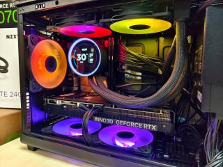 MINI Bestie 24 jader, 64GB DDR5, i9 14900K, RTX5070Ti 16GB, 2TB SSD MOŽNO ODKOUPIT VÁŠ POČÍTAČ NEBO NOTEBOOK PROTIÚČTEM!...