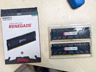 32GB DDR4 4266MHz Kingston Fury Renegade CL19 Prodám špičkové herní paměti Kingston Fury Renegade 2x16gb DDR4 na vysoké...