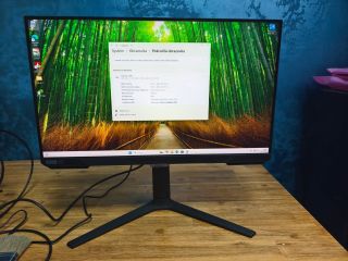 25" Full HD 240Hz herní monitor Samsung - záruka Prodám použitý monitor Samsung Odyssey G40B, koupen v alze 10.10.2025, v...