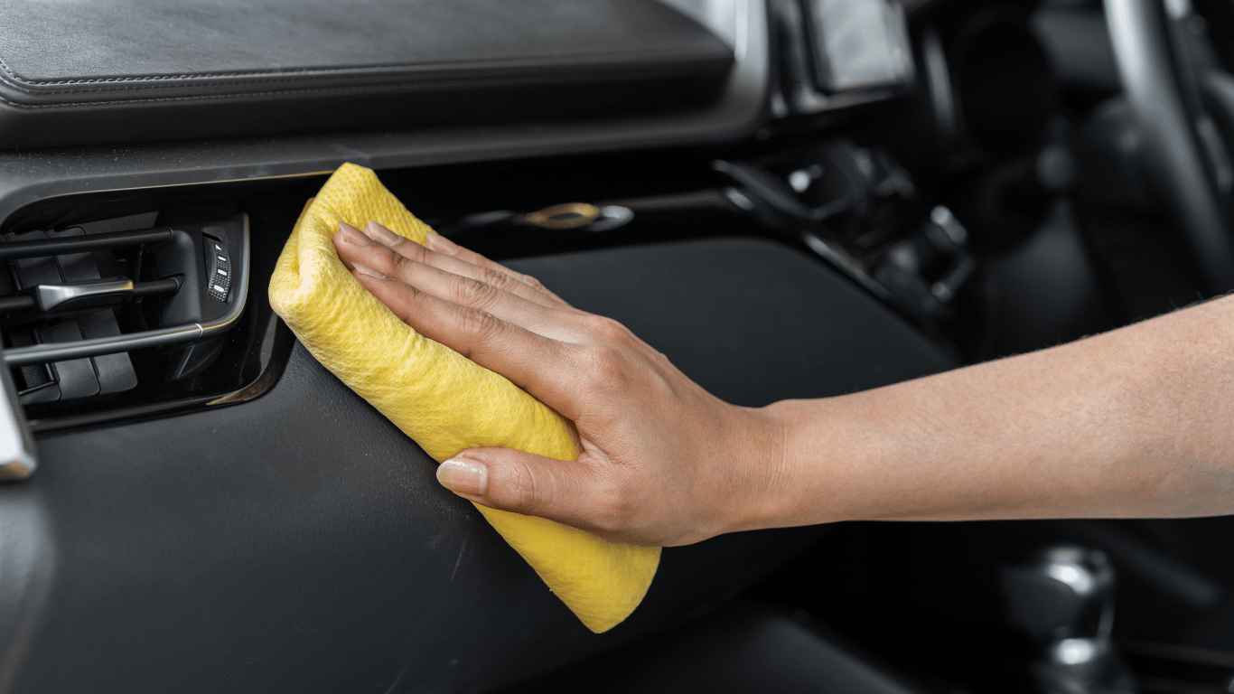 Prečo je dôležité pravidelne sa starať o palubnú dosku v aute