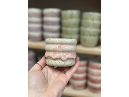 sleva - Wavy Pastel pink 190 ml, flek na glazuře