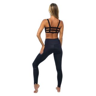 J E T O T L A K 🖤 ⠀⠀⠀⠀⠀⠀⠀⠀⠀ Black Friday je jeden z nejvíce znečišťujících dní na světě. Nadměrná produkce, přemrštěné...