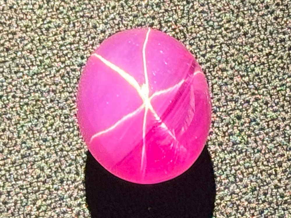 DeLong Star Ruby - výjimečný asterický rubín