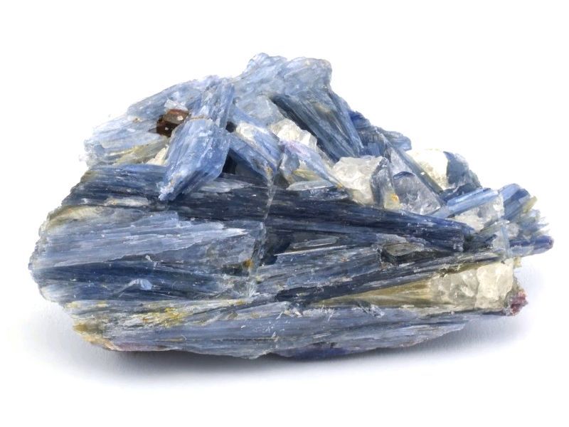 Kyanit, neboli disten