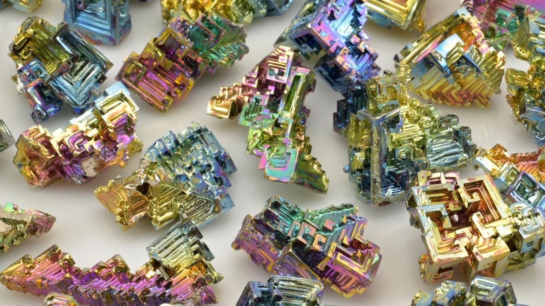 bismut-prvek-krystaly