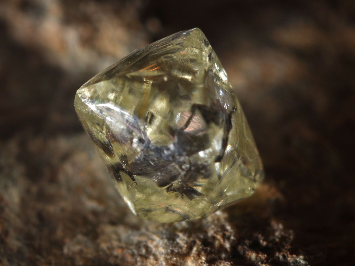 diamant-venezuela-surovy