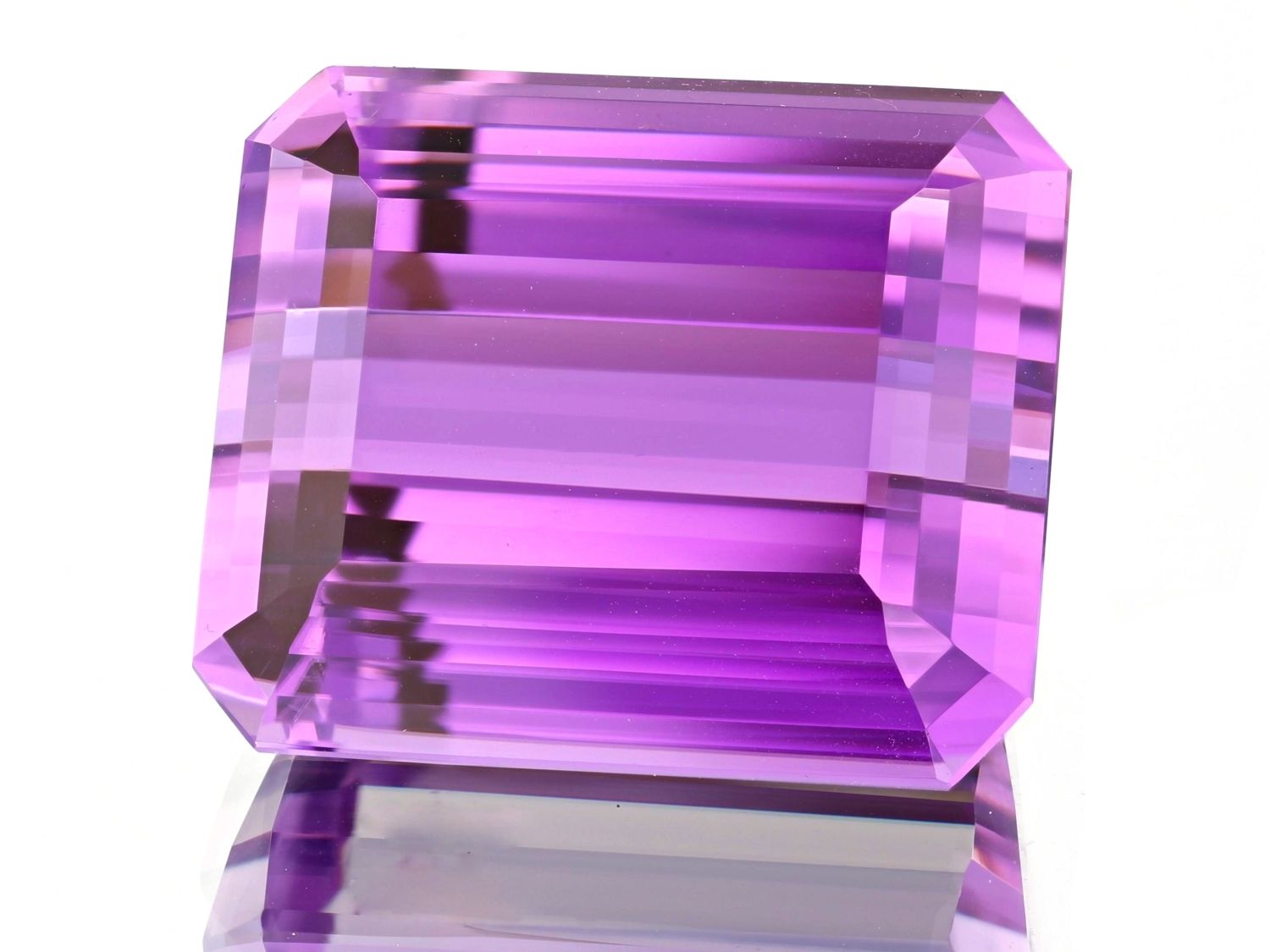 Broušený kunzit z lokality San Diego Co.