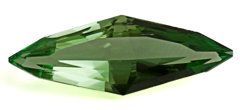 Broušený kámen hiddenit, 4,69 karátu.