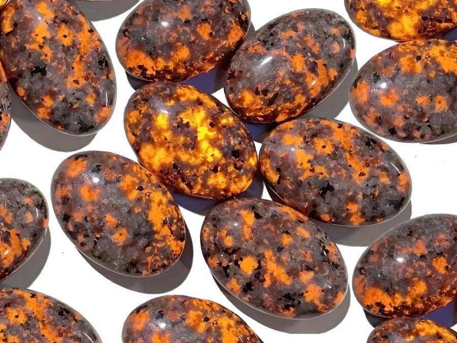 yooperlit-uva-svetlo-fluorescence