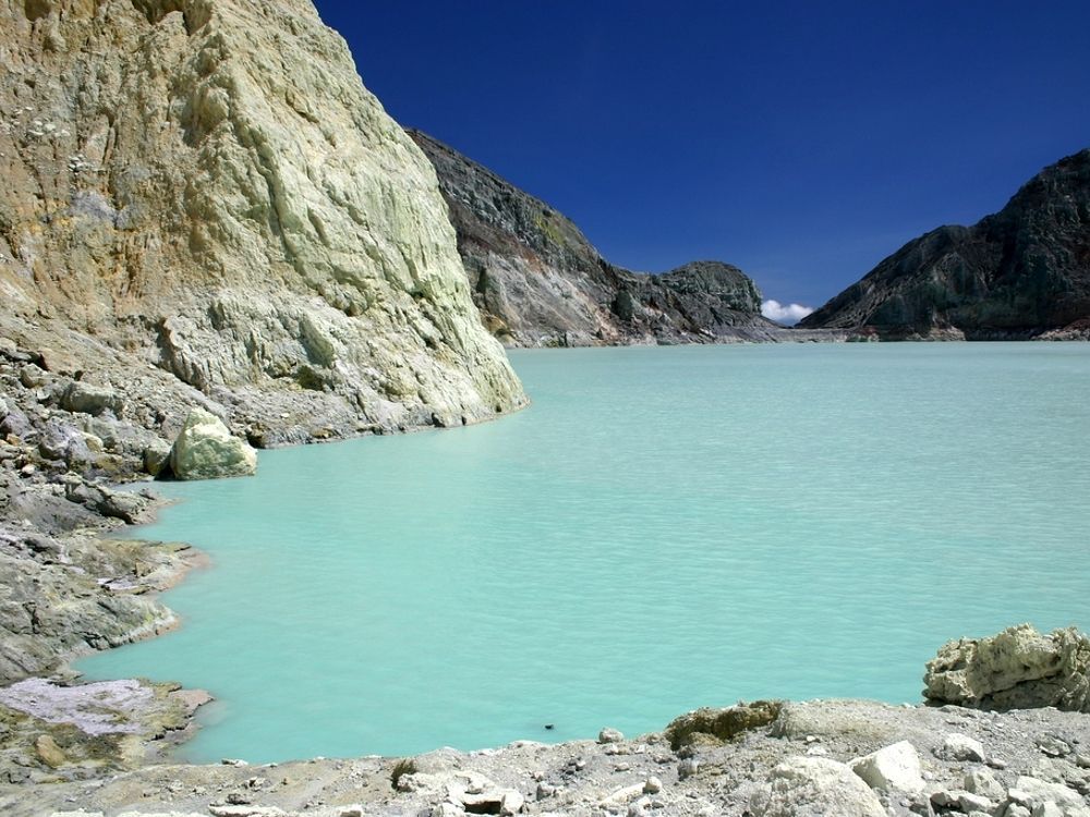 kysele-jezero-kawah-ijen