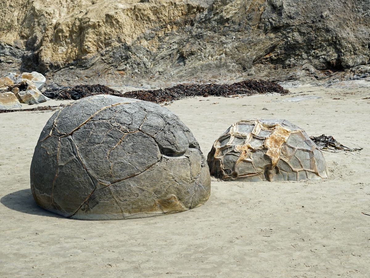 moeraki-boulders-konkrece-kamenne-koule-novy-zeland