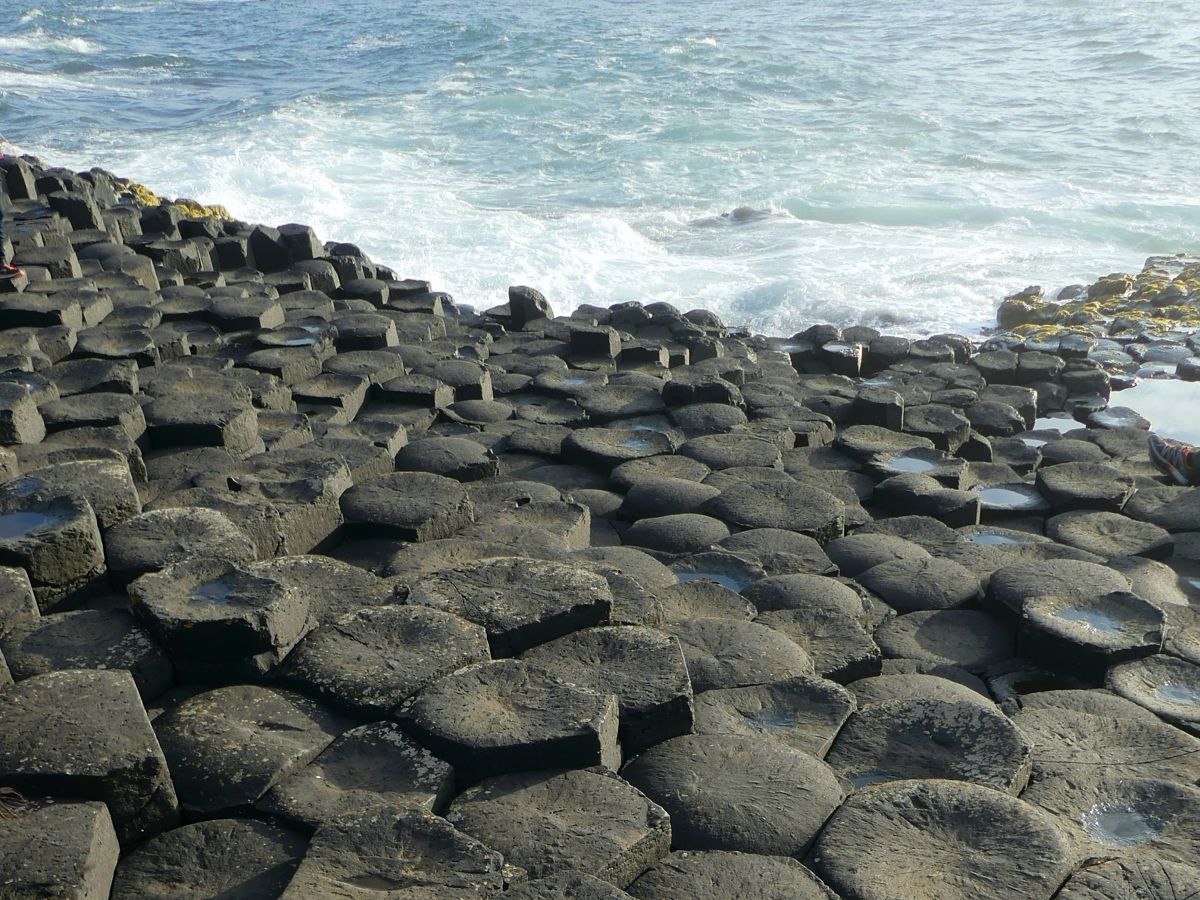 obruv-chodnik-giants-causeway