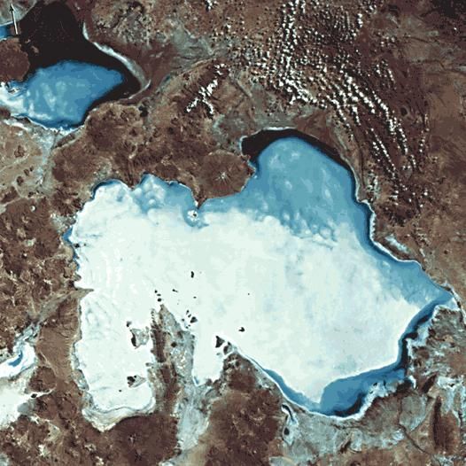 salar-de-uyuni-pri-pohledu-z-vesmiru
