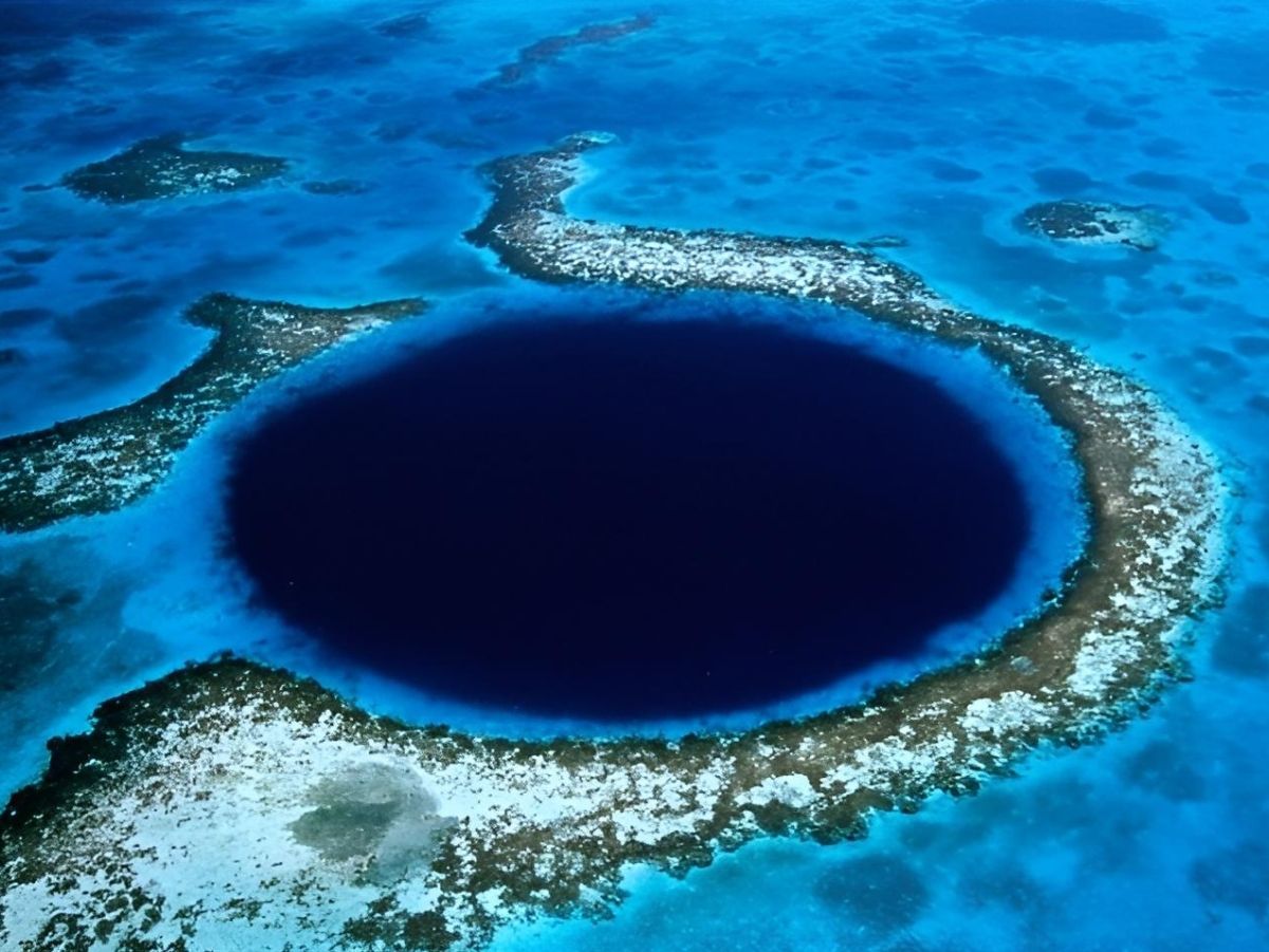 velka-modra-dira-blue-hole