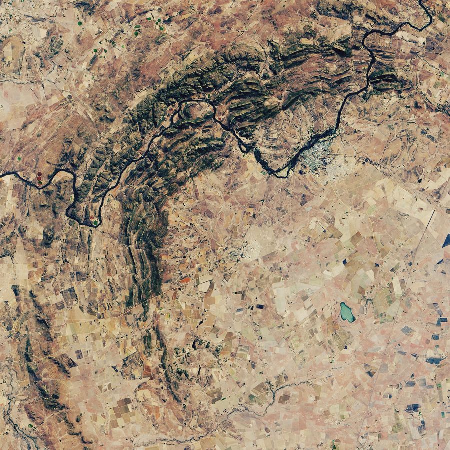 Vredefort_Crater,_South_Africa,_OLI_satellite_image,_27_June_2018_cropped