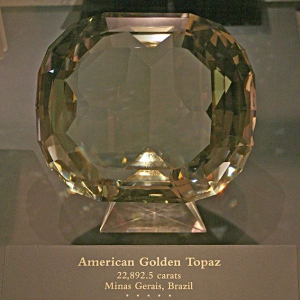 american-golden-topaz-muzeum