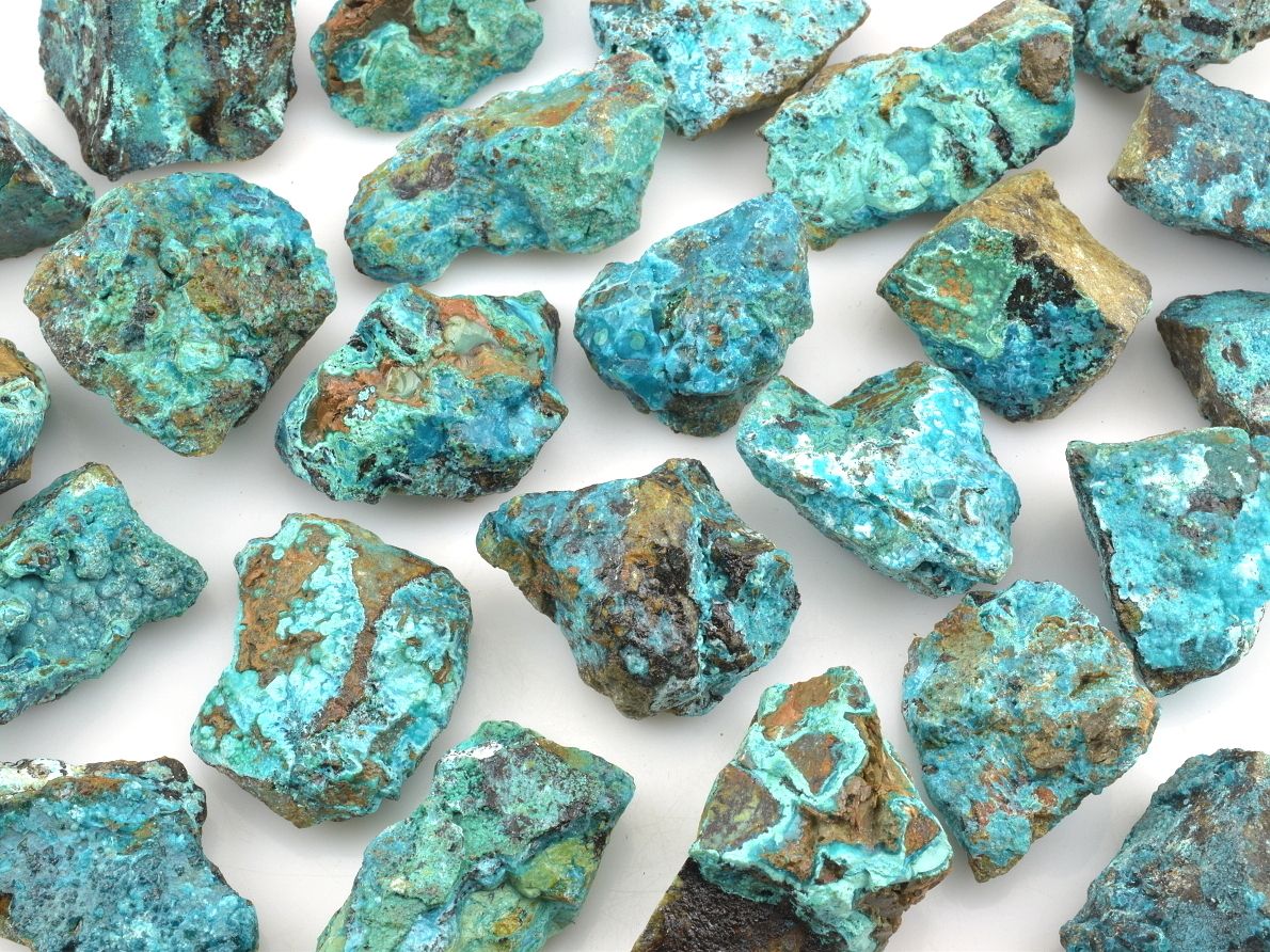 Pravé přírodní chryzokoly v modrozelených tónech.