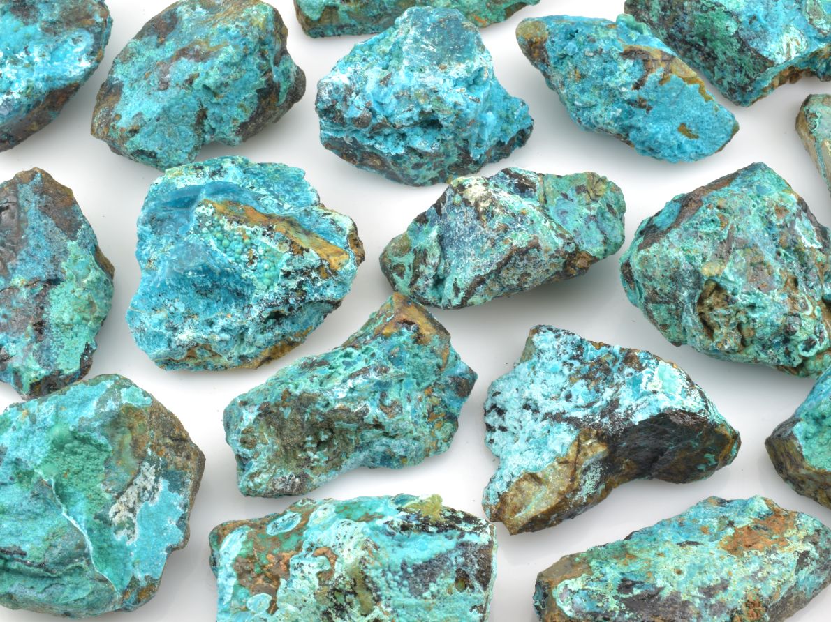 Chryzokoly z Peru s krásnou přírodní tyrkysovou barvou.