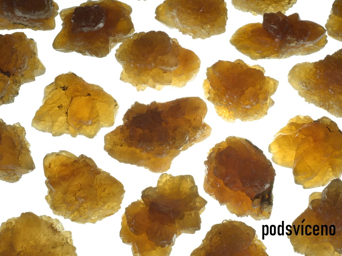 druzy-praveho-citrinu-podsviceno