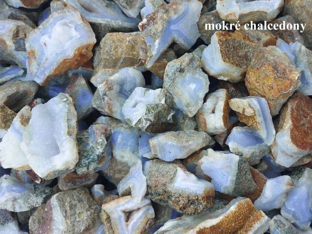 chalcedon-modry-mokry