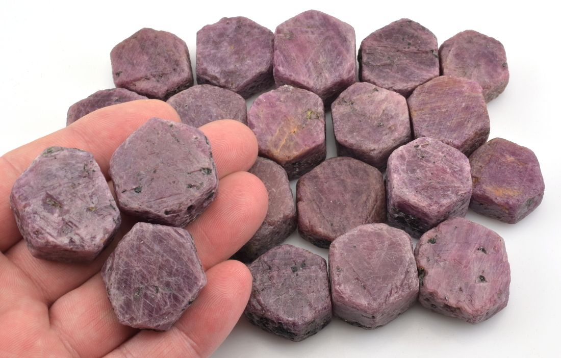 rubin-krystal-tanzanie-2-3-cm