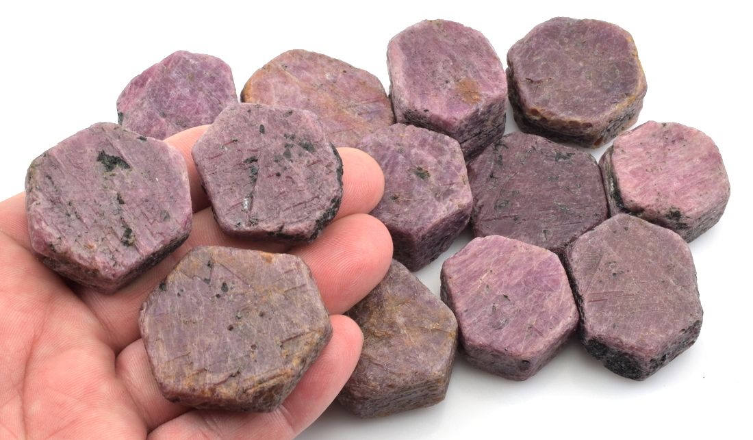 rubin-krystal-tanzanie-3-4-cm