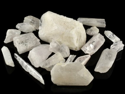 Krystaly danburitu z lokality Charcas v Mexiku, balení obsahuje 100 g úlomků.