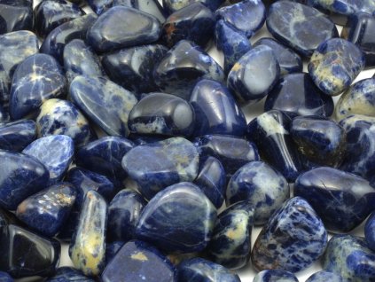 Modrý sodalit tromlované kameny