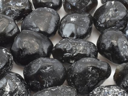 Apačské slzy – přírodní obsidiánové uzlíky z americké lokality Superior mine.