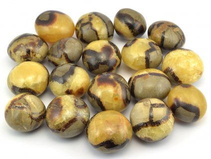 Septárie - dračí vejce o velikosti 3 až 4 cm z lokality Madagaskar.