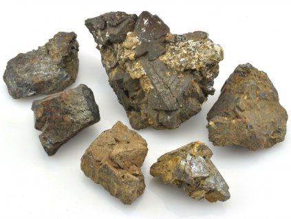 Balení surového magnetitu z USA o hmotnosti 0,3 kg, kameny velikosti 2 až 6 cm.