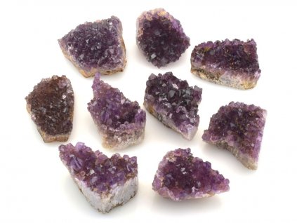 Malé purpurové ametystové drúzy z Turecka o velikosti 3–3,5 cm, ideální pro sběratele.