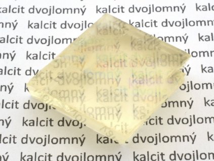 kalcit dvojlomny cina 13