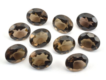 Oválný broušený šperkový kámen záhnědy hnědé barvy o rozměru 10 × 8 mm z Brazílie.