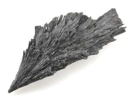 kyanit cerny krystaly 1a