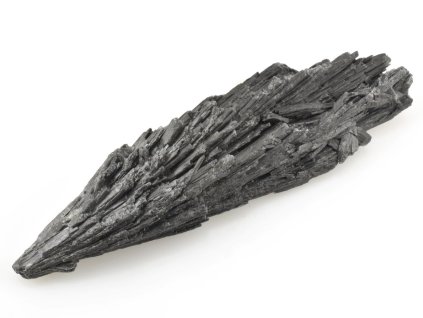 kyanit cerny krystaly 6