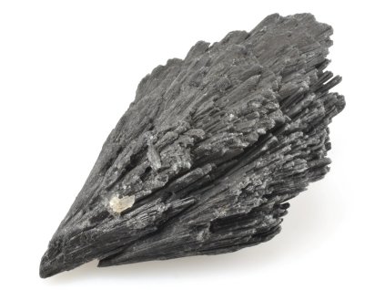 kyanit cerny krystaly 11