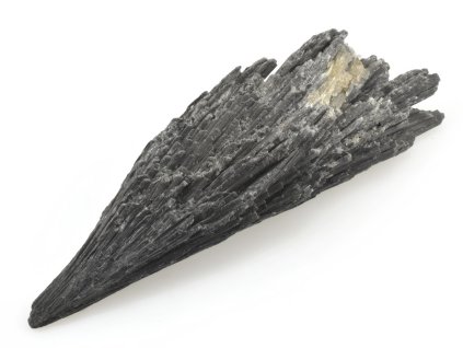 kyanit cerny krystaly 12