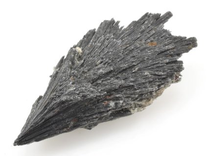 kyanit cerny krystaly 17a