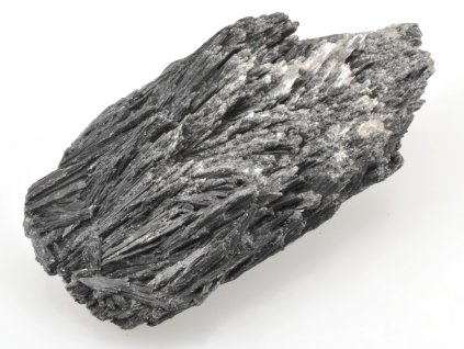 kyanit cerny krystaly 18