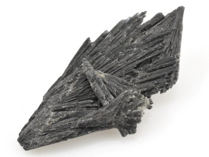 kyanit cerny krystaly 29